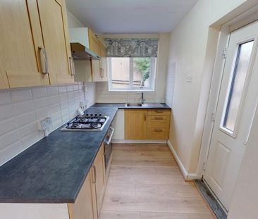 3 bedroom semi-detached house to rent - Photo 4