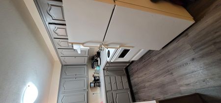 Lower 3 bedroom 2 bath unit - Photo 5