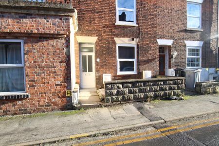 1 bedroom in a house share to rent - Photo 2