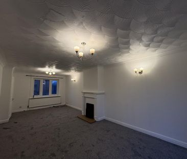 4 bedroom semi-detached house to rent - Photo 2