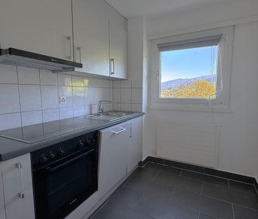 Rent a 2 ½ rooms apartment in Malleray - Photo 6