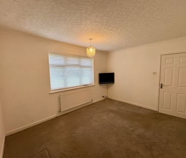 Warren Close - Photo 5