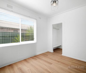 311 Larter Street, Canadian - Photo 2
