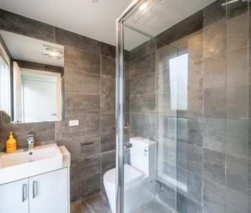 Central, modern space! - Photo 1