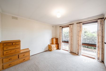 Experience the comfort of 83 Charter Road West, Sunbury - Photo 3