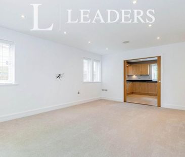 3 bedroom flat to rent - Photo 1