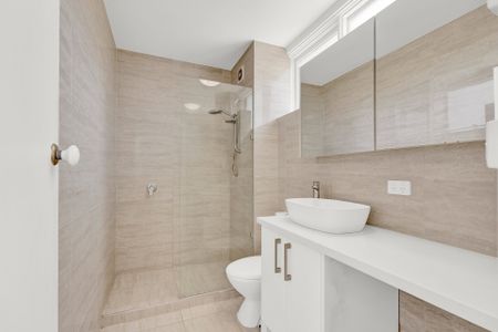 North-facing modern retreat - Photo 4