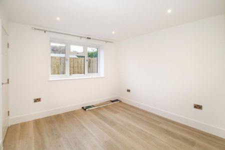 3 bedroom detached house to rent - Photo 3