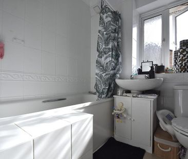 3 bedroom end of terrace house to rent - Photo 6