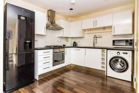 3 bedroom semi-detached house to rent - Photo 2