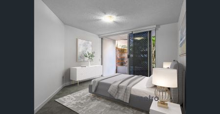 Ground Floor Apartment with Private Courtyard - Photo 3