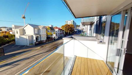 City two bedroom apartment with balcony - Photo 2