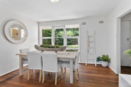 Leafy Family Home in a Prime Frenchs Forest Location - Photo 2