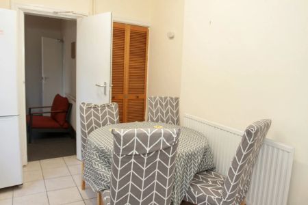 Clarendon Park Road (4 bed) - Photo 3