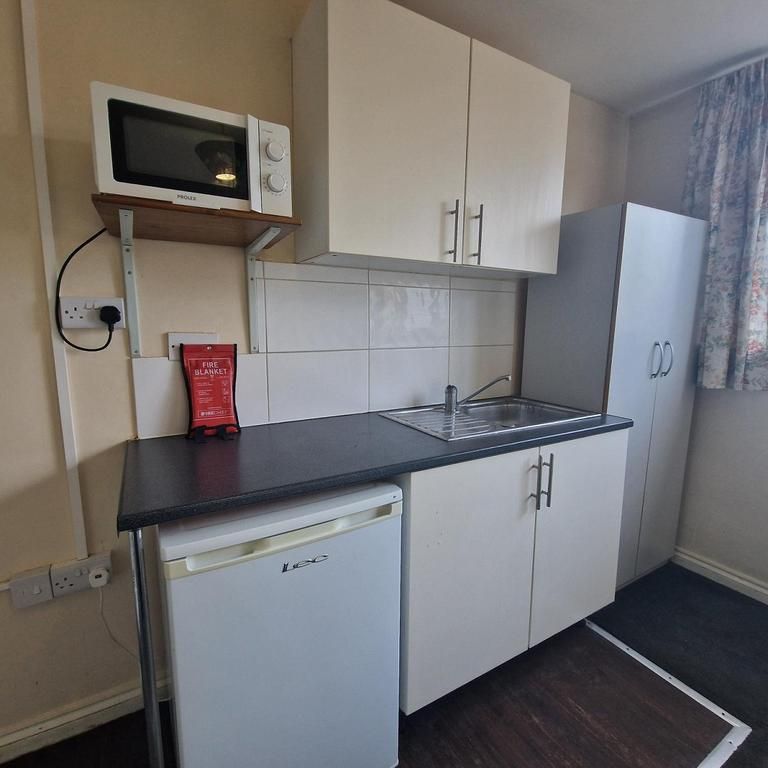 1 bedroom in a house share to rent - Photo 1