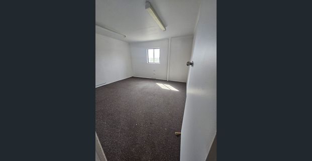 Rental Property in Waterloo Corner - Ideal for Families or Tradespeople - Photo 1