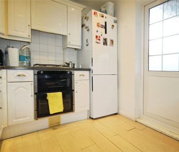 2 bedroom end of terrace house to rent - Photo 4