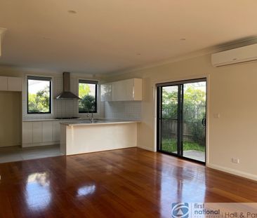 TOWNHOUSE IN GREAT LOCATION - Photo 5