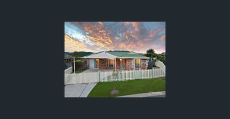 Well-Located Family Home With Pool - Photo 3