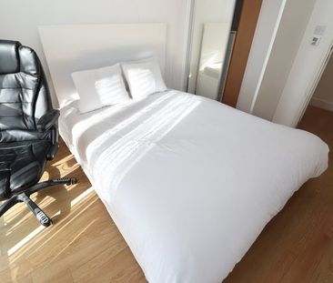 Room in a Shared Flat, Marner Point, E3 - Photo 5