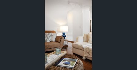 **Charming 4-Bedroom Colonial Home with Separate Modern Studio in Bardon** - Photo 2