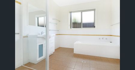 Single Level Home By The Sea - Photo 4