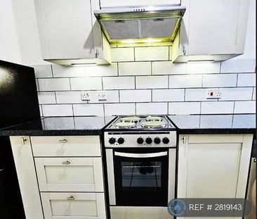 2 bedroom semi-detached house to rent - Photo 6