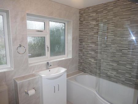 3 bedroom end of terrace house to rent - Photo 5