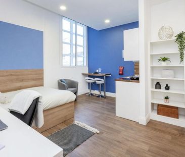 1 bedroom in a flat share to rent - Photo 2