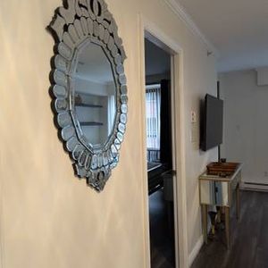 Fully Furnished 1 bedroom plus den/1 parking - Photo 2