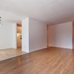 TRÈS GRAND 4 ½ -RÉNOVÉ LIMOILOU - 1245$/MOIS (CHAUFFÉ-EAU CHAUDE) - JUILLET - Photo 2