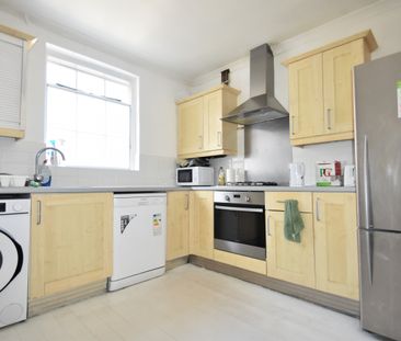 4 bedroom terraced house to rent - Photo 4