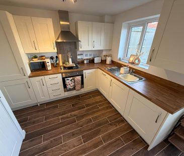 3 bedroom semi-detached house to rent - Photo 1