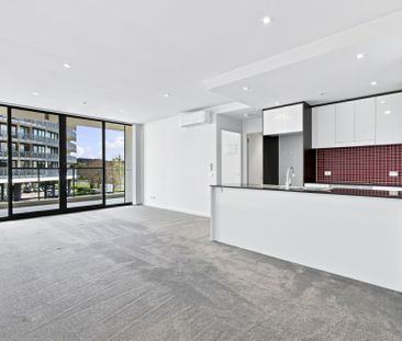 Modern Apartment Living in the Heart of Lyneham! - Photo 3