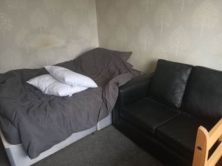 Room in a Shared House, Hailesland Grove, EH14 - Photo 2