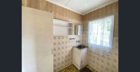 Character Home - Three Bedrooms, Study, Shed & Additional Parking - Photo 5