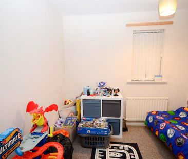 3 bedroom semi-detached house to rent - Photo 5