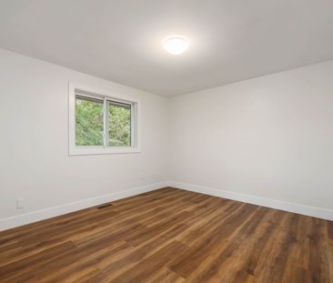 Freshly Updated 3 Bedroom Townhouse! - Photo 2