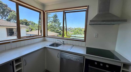 Bright & Tidy 3-Bedroom Gem - Photo 5