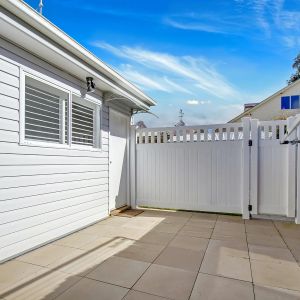 Beautifully Appointed Granny Flat - Electricity & Water Included - Photo 3