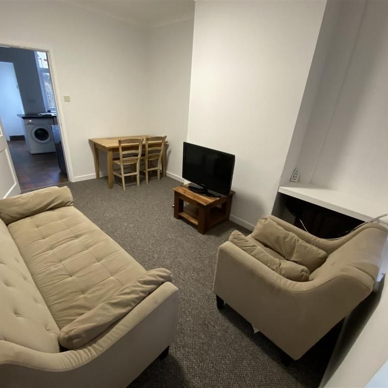 2 bedroom private hall to rent - Photo 1