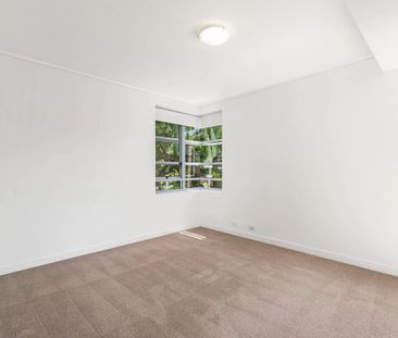 A rare combination of space, position and lifestyle - Photo 5