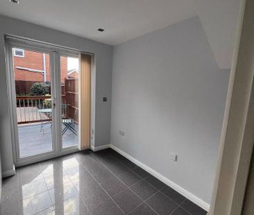 2 bedroom end of terrace house to rent - Photo 4