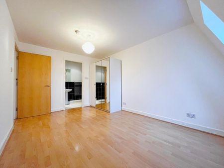 2 bedroom Flat To Let - Photo 4