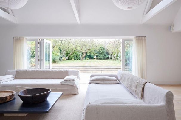 5 bedroom detached house to rent - Photo 1