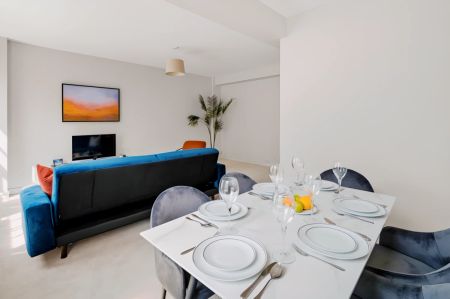 3 Bed Apartment - Photo 5