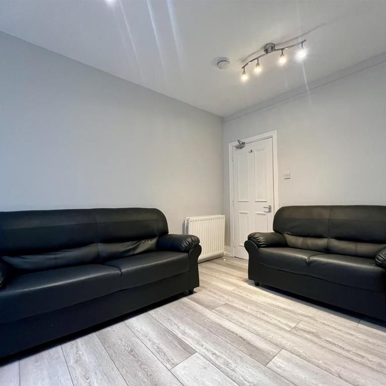 5 bedroom house to rent - Photo 1