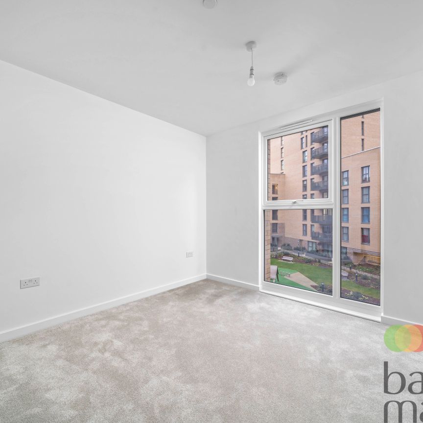Moorhen Drive, London - Photo 1