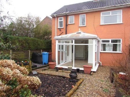3 bedroom end of terrace house to rent - Photo 5
