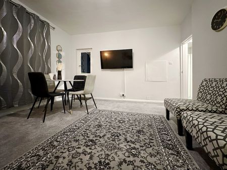 3 Bed Flat, Chaucer House, SW1V - Photo 4